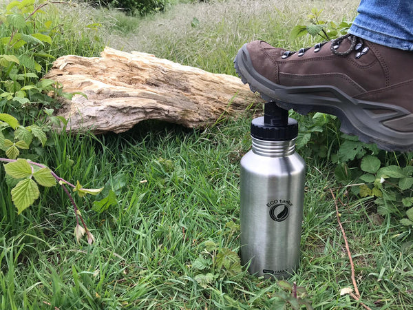 Edelstahl Trinkflasche mit Wanderschuh