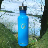 ECOtanka-sportsTANKA-800ml-Edelstahl-Trinkflasche-skyblue-mit-Edelstahl-Fachverschluss-mit-Bambusplättchen-aus-nachhaltigem-Anbau-und-Tragegriff